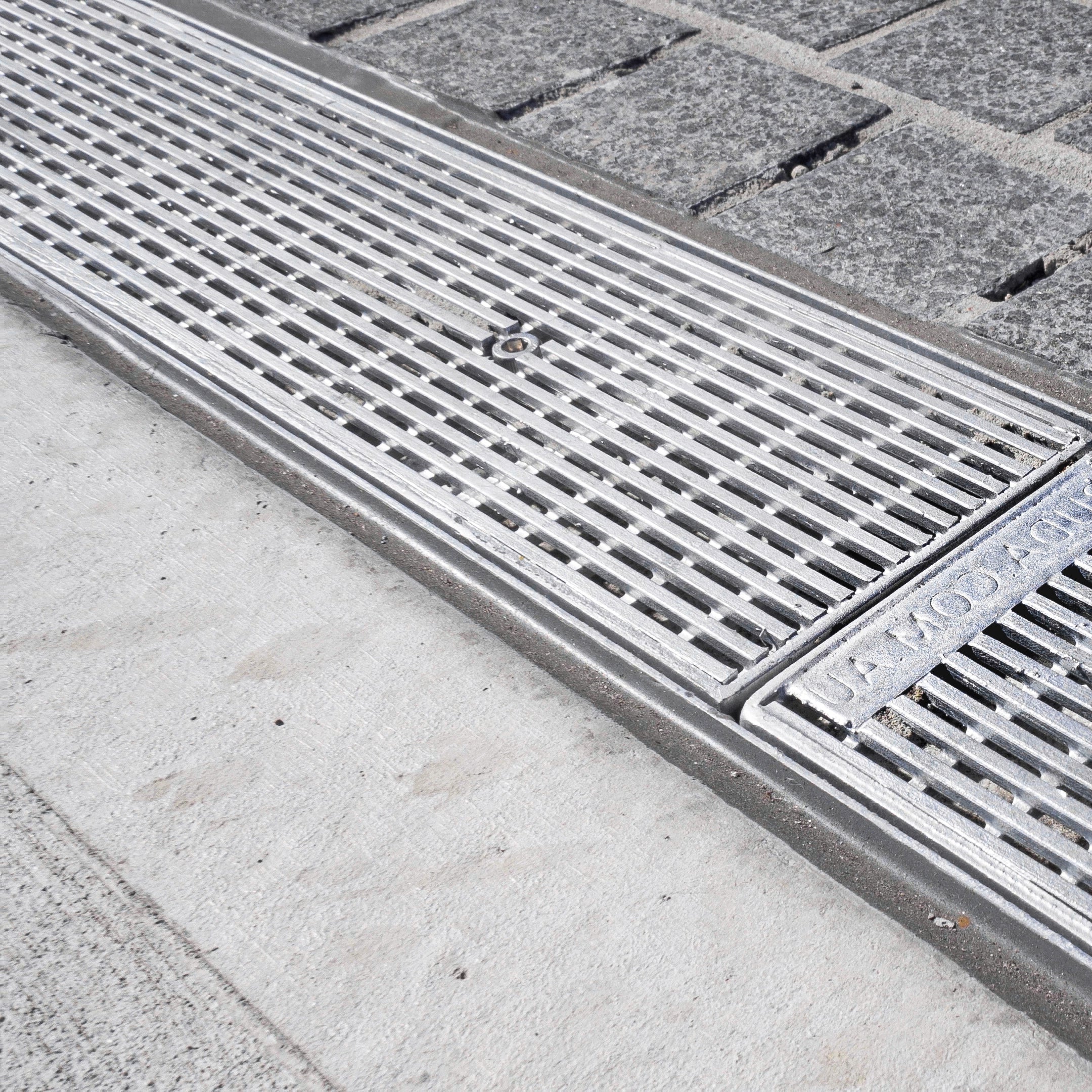Galvanised Trench Grate & Frame – 150mm x 3000mm (Budaguard™ Heelguard)